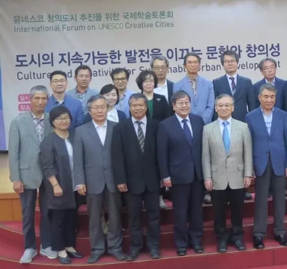 Partisipasi dan Kontribusi dalam “International Journal of Crafts and Folk Arts” Jinju Korea