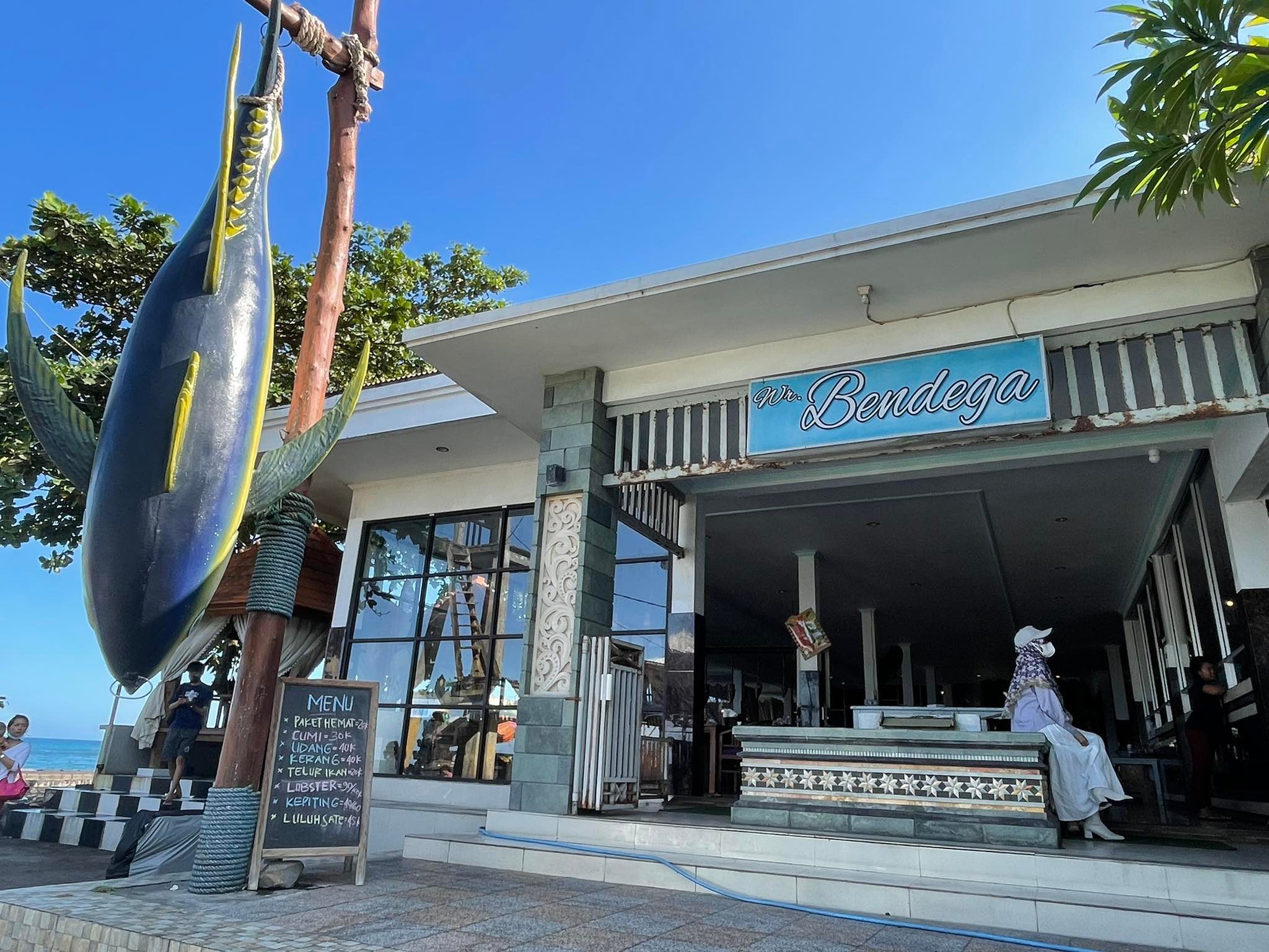 Makan Murah Meriah di Warung Bendega Pantai Lebih Gianyar Bali