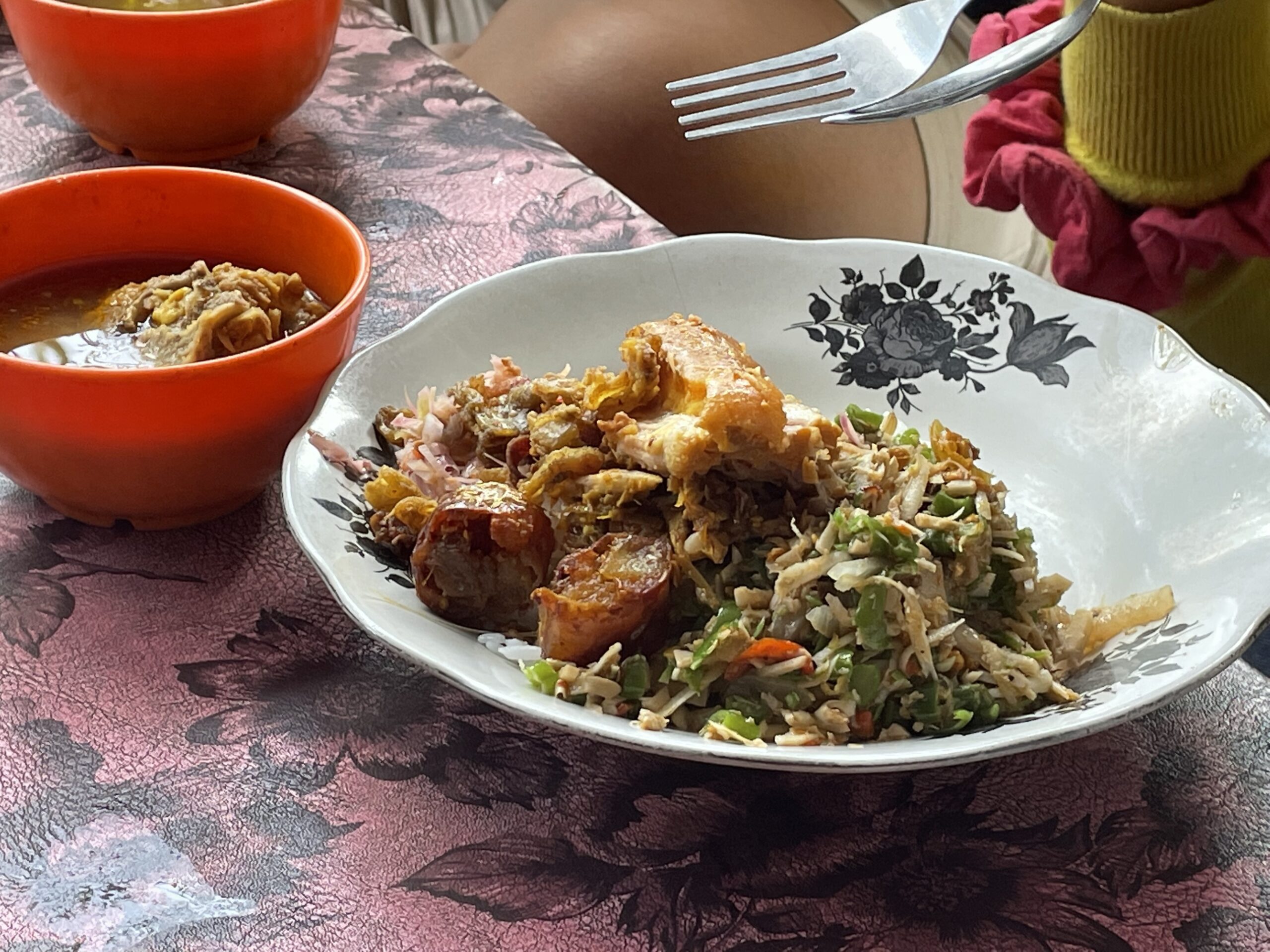 Makan Nikmat di Warung Rumahan Men Vera Menu Be Genyol dan Sambel Bongkot Lezat