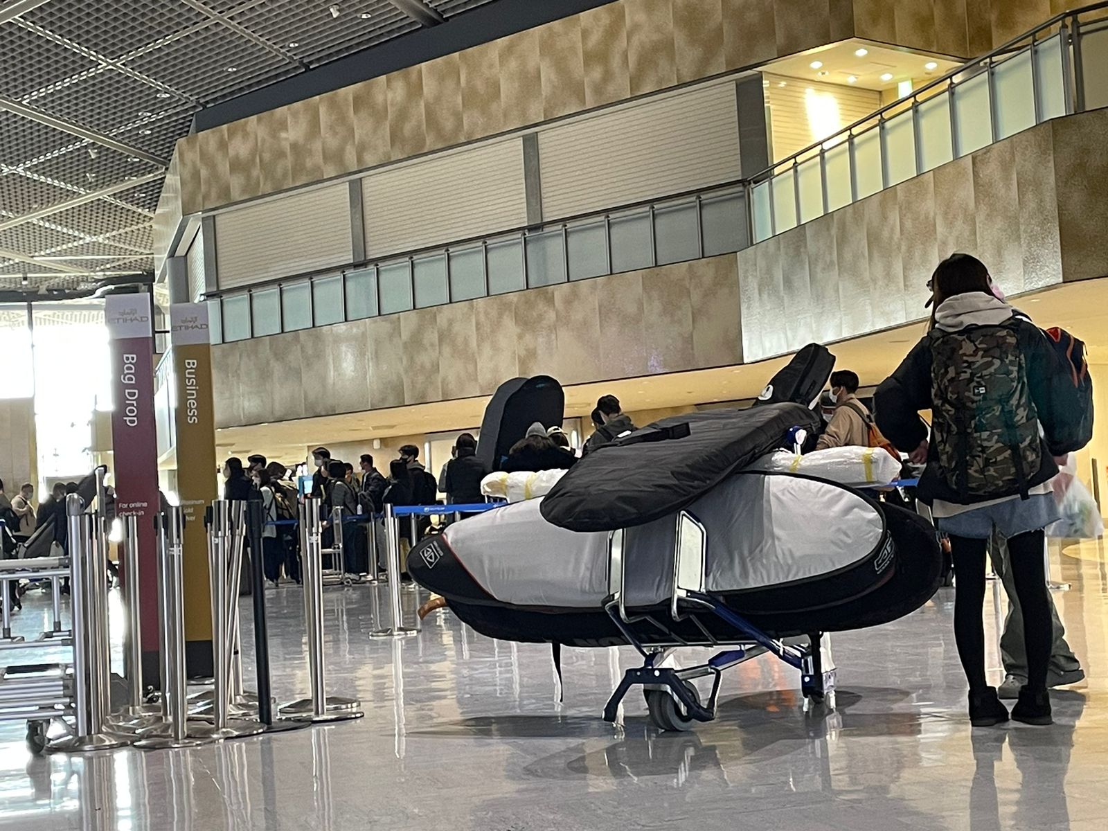 Wisatawan Muda Jepang ke Bali juga Gemar Berselancar