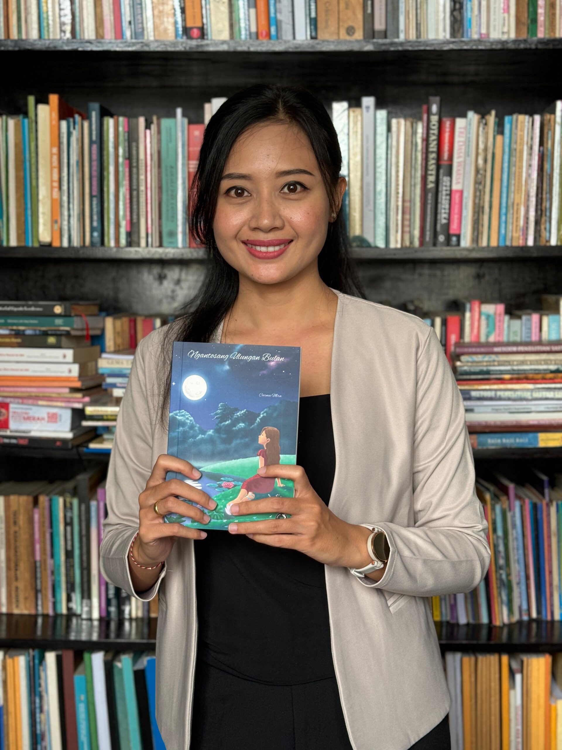 Mengapa Kumpulan Cerpen “Ngantosang Ulungan Bulan” Karya Carma Mira Raih Hadiah Sastra Rancage?