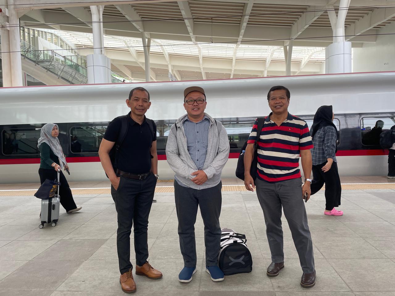 Nyaman dan Bangga Naik Kereta Cepat Whoosh Bandung Jakarta