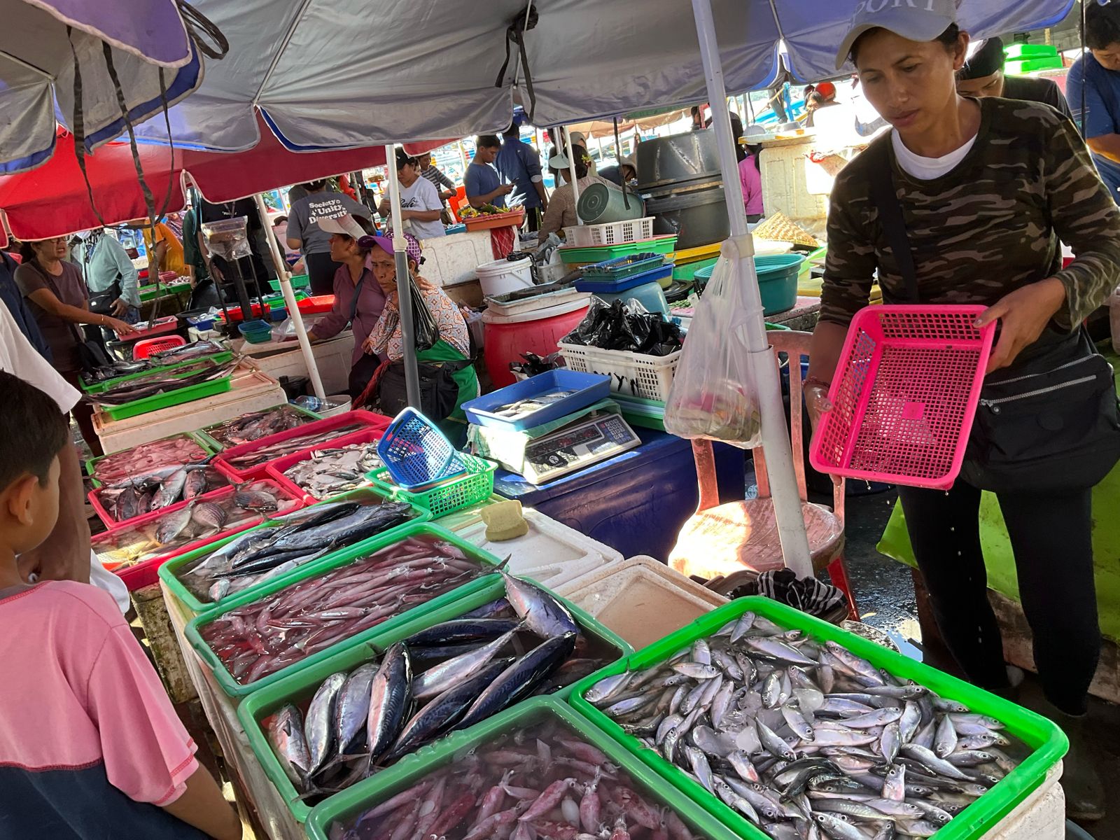 Akhir Pekan ke Kedonganan Cari Ikan